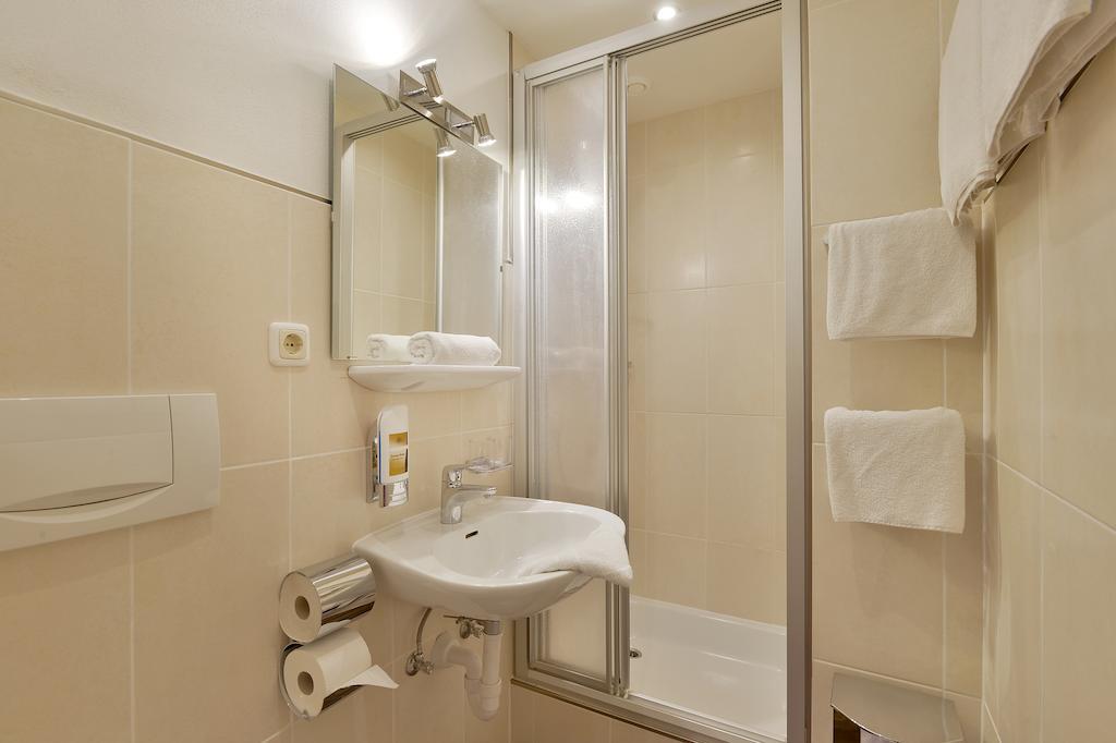 Alpenhof Hotel 3*